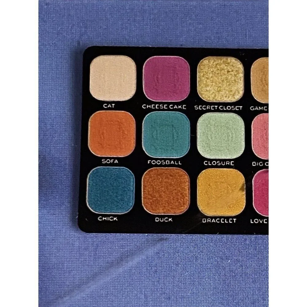 Friends x Revolution 18 EyeShadow Palette Forever Flawless We Were On A Break‎